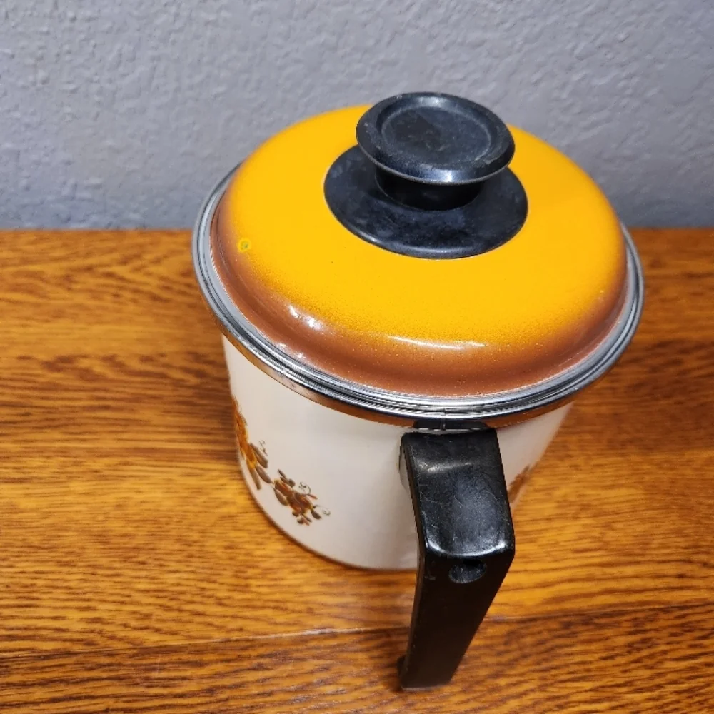 Vintage Floral Enamel pot with Lid